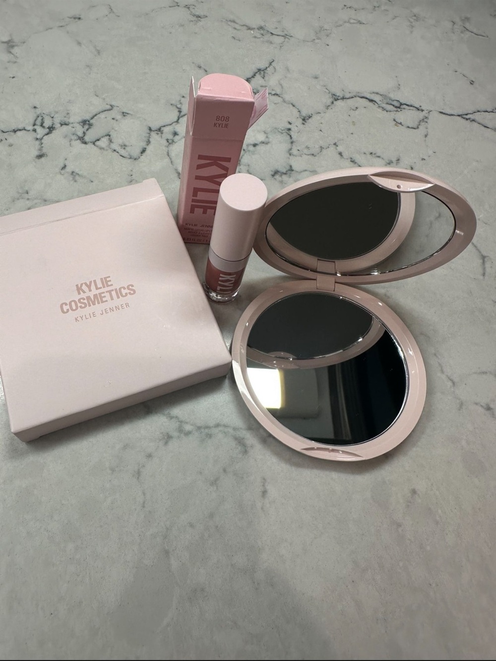 Kylie Cosmetics Pink Compact Mirror with Mauve-Pink Lipstick Kylie 808 mini